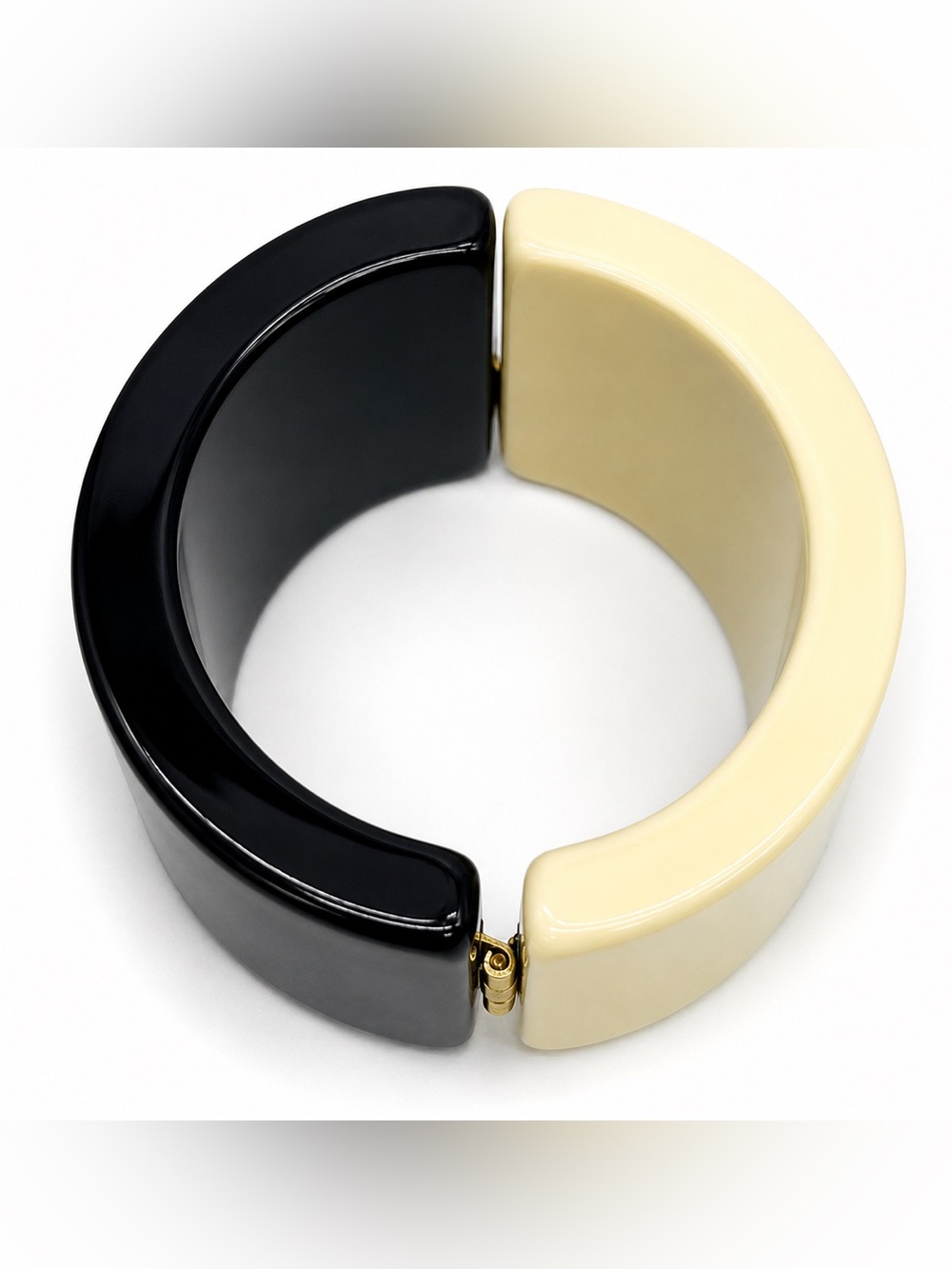 394. Vintage Black & Cream Statement Clamper Bracelet Magnetic Closure 4.5 oz
